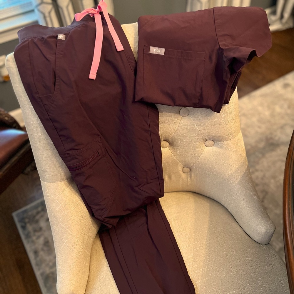 Figs Set (LIKE NEW)! FreeX material, limited edition color). XXS Top, XXS/T pant